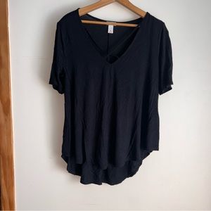 Lovefire Black Crisscross Neckline Short Sleeve Tshirt Top
• Size Medium